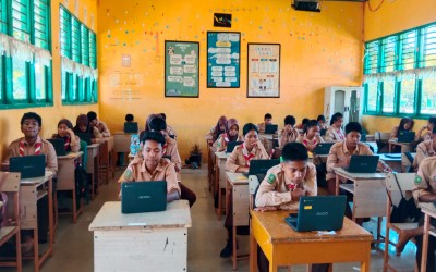SMP NEGERI 1 LUBUK DALAM : LAKSANAKAN ASESMENT SUMATIF AKHIR SEKOLAH BERBASIS CHROMEBOOK